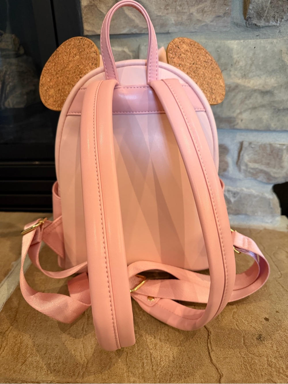 Adorable Minnie Pin Mini Backpack 💖 - Picture 5 of 8